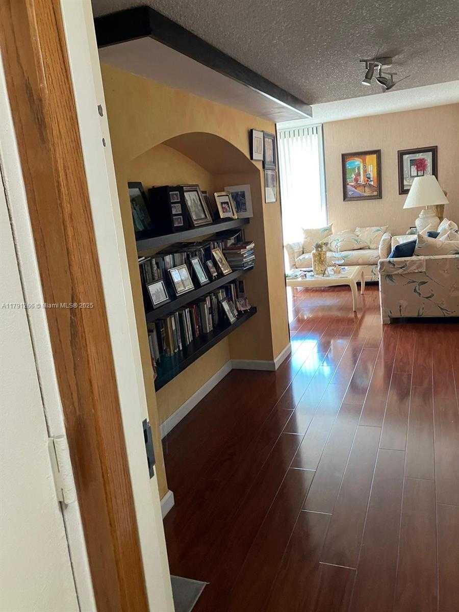 Small Image of 18181 NORTH EAST 31ST CT #506, Aventura Number 3