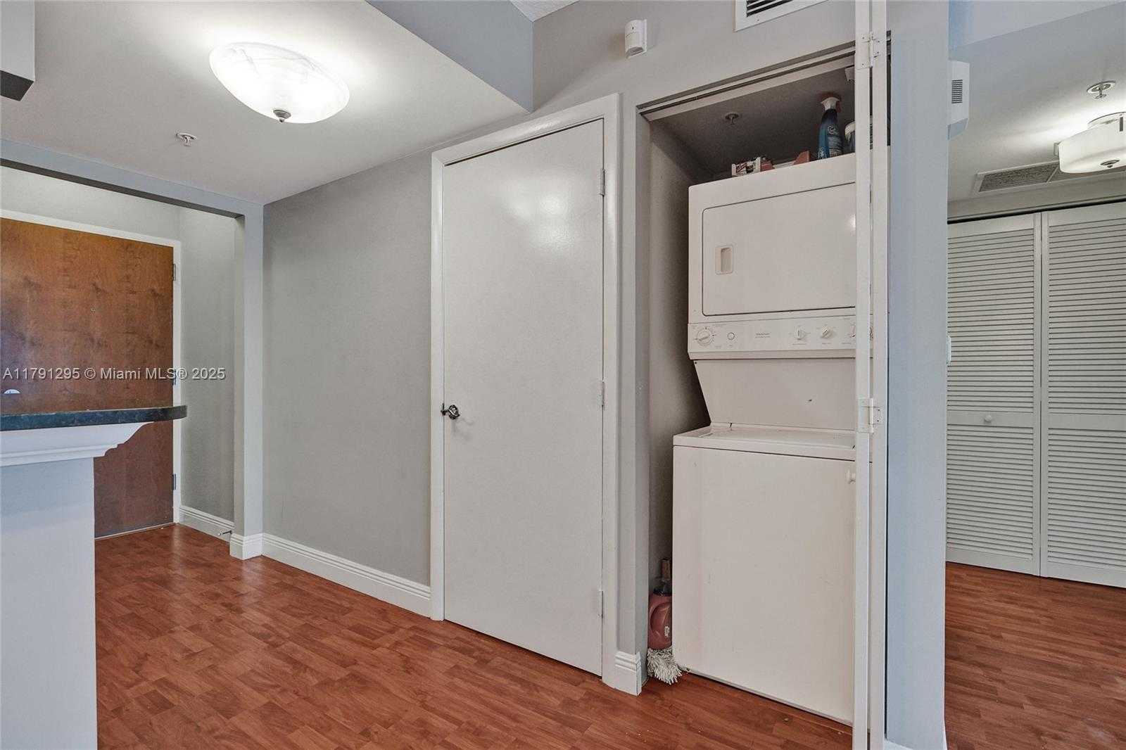 Small Image of 31 SOUTH EAST 5TH ST #1505, Miami Number 22