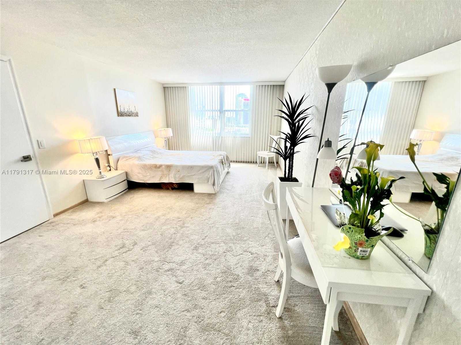 Small Image of 437 GOLDEN ISLES DR #14G, Hallandale Beach Number 10