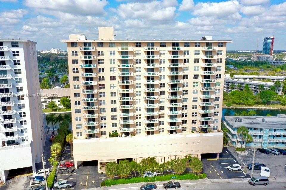 Small Image of 437 GOLDEN ISLES DR #14G, Hallandale Beach Number 16