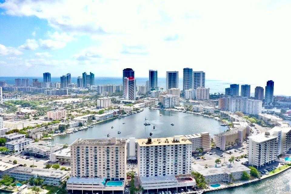 Small Image of 437 GOLDEN ISLES DR #14G, Hallandale Beach Number 18