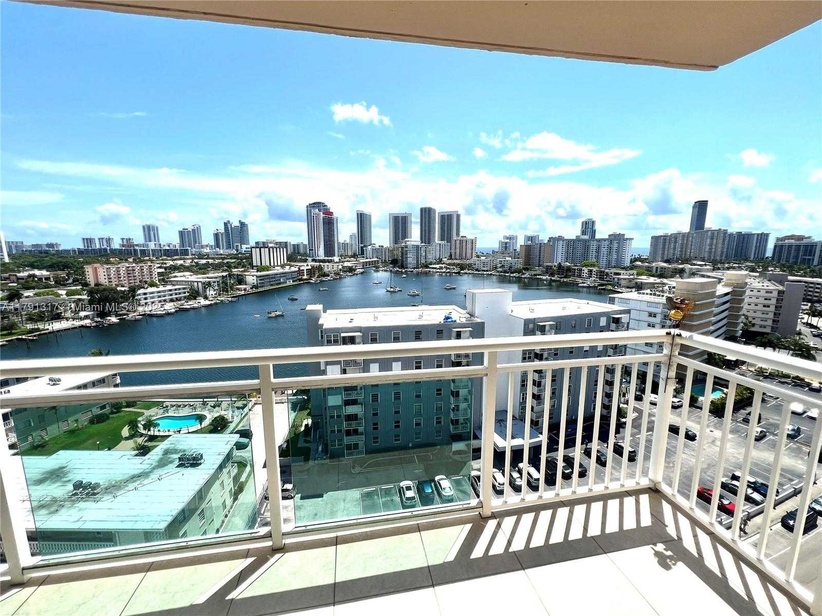 Small Image of 437 GOLDEN ISLES DR #14G, Hallandale Beach Number 20