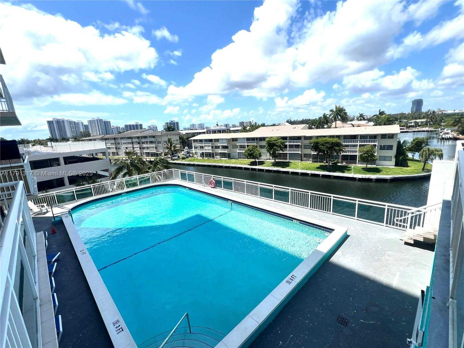 Small Image of 437 GOLDEN ISLES DR #14G, Hallandale Beach Number 24