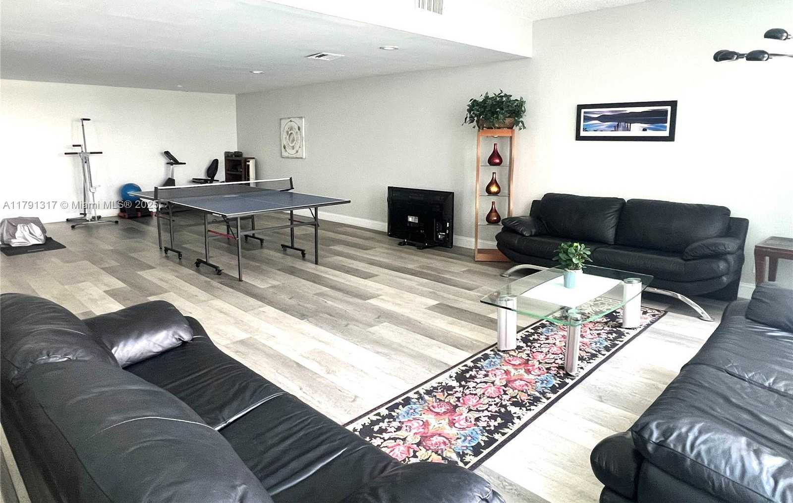 Small Image of 437 GOLDEN ISLES DR #14G, Hallandale Beach Number 28