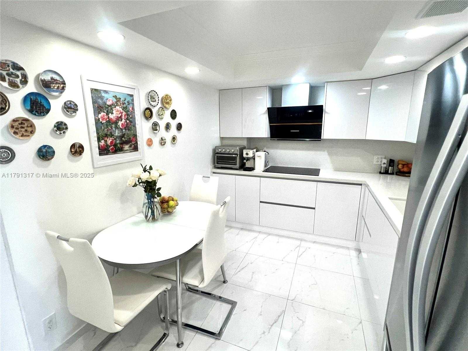 Small Image of 437 GOLDEN ISLES DR #14G, Hallandale Beach Number 4