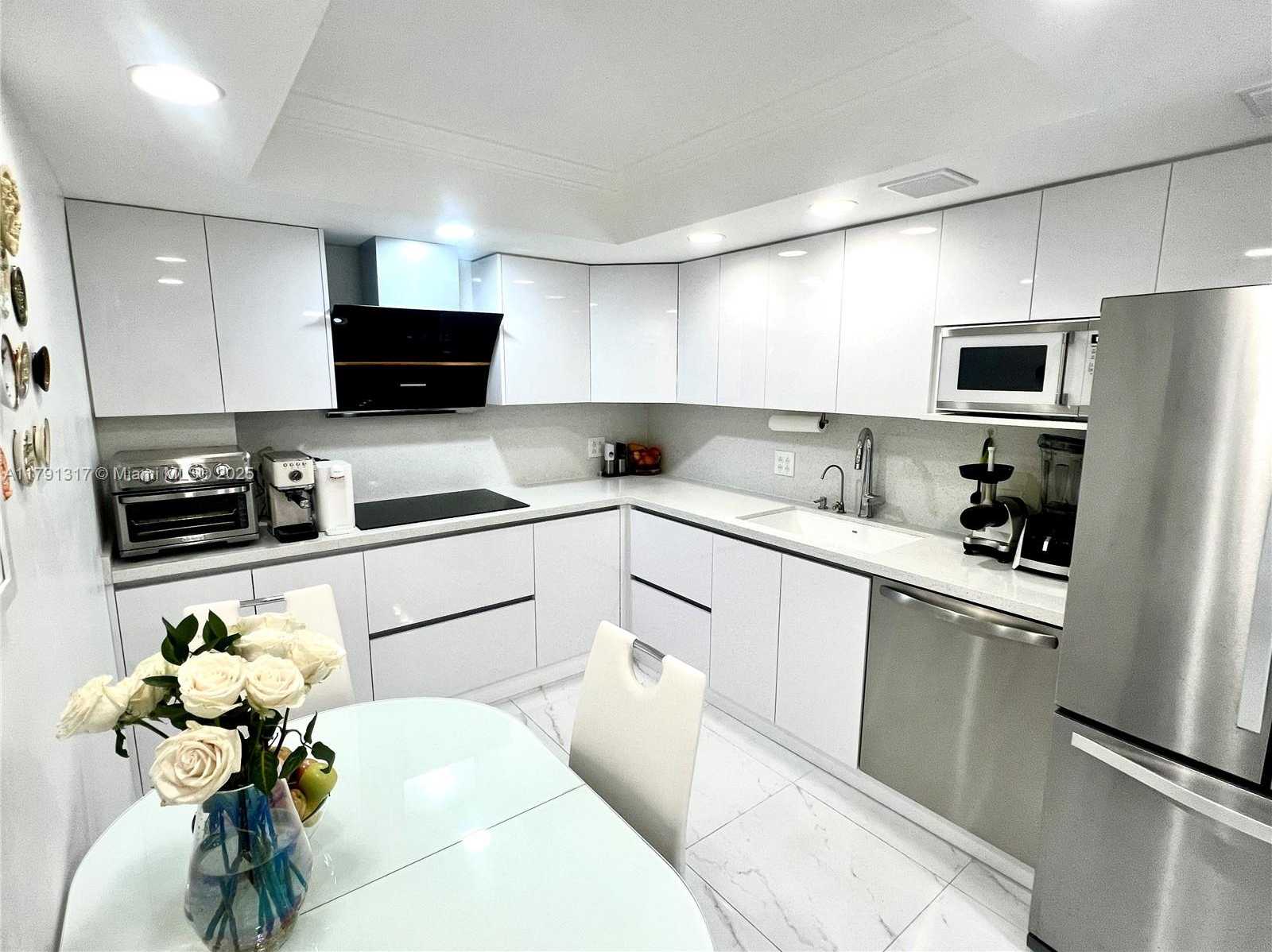 Small Image of 437 GOLDEN ISLES DR #14G, Hallandale Beach Number 5