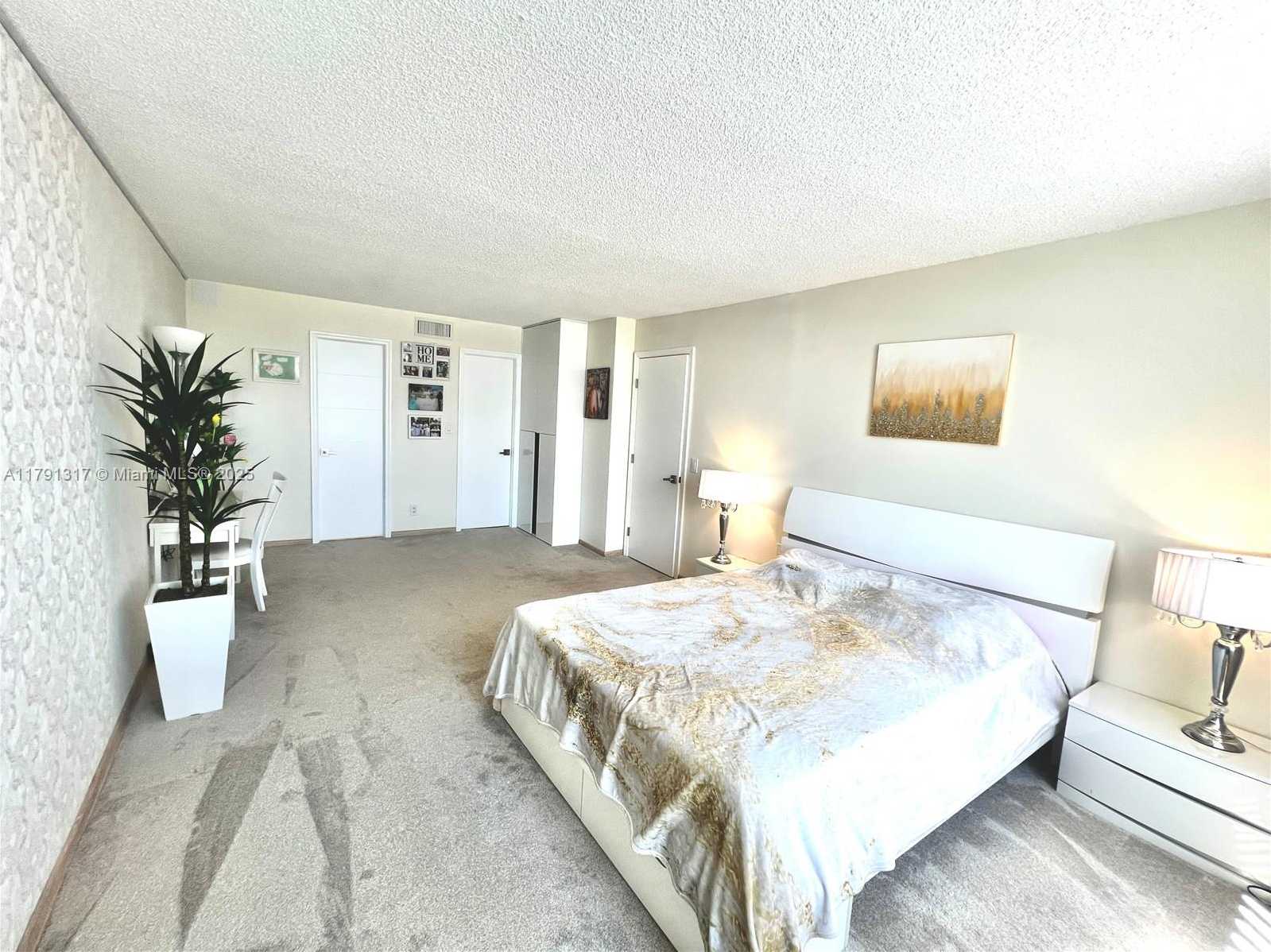 Small Image of 437 GOLDEN ISLES DR #14G, Hallandale Beach Number 7