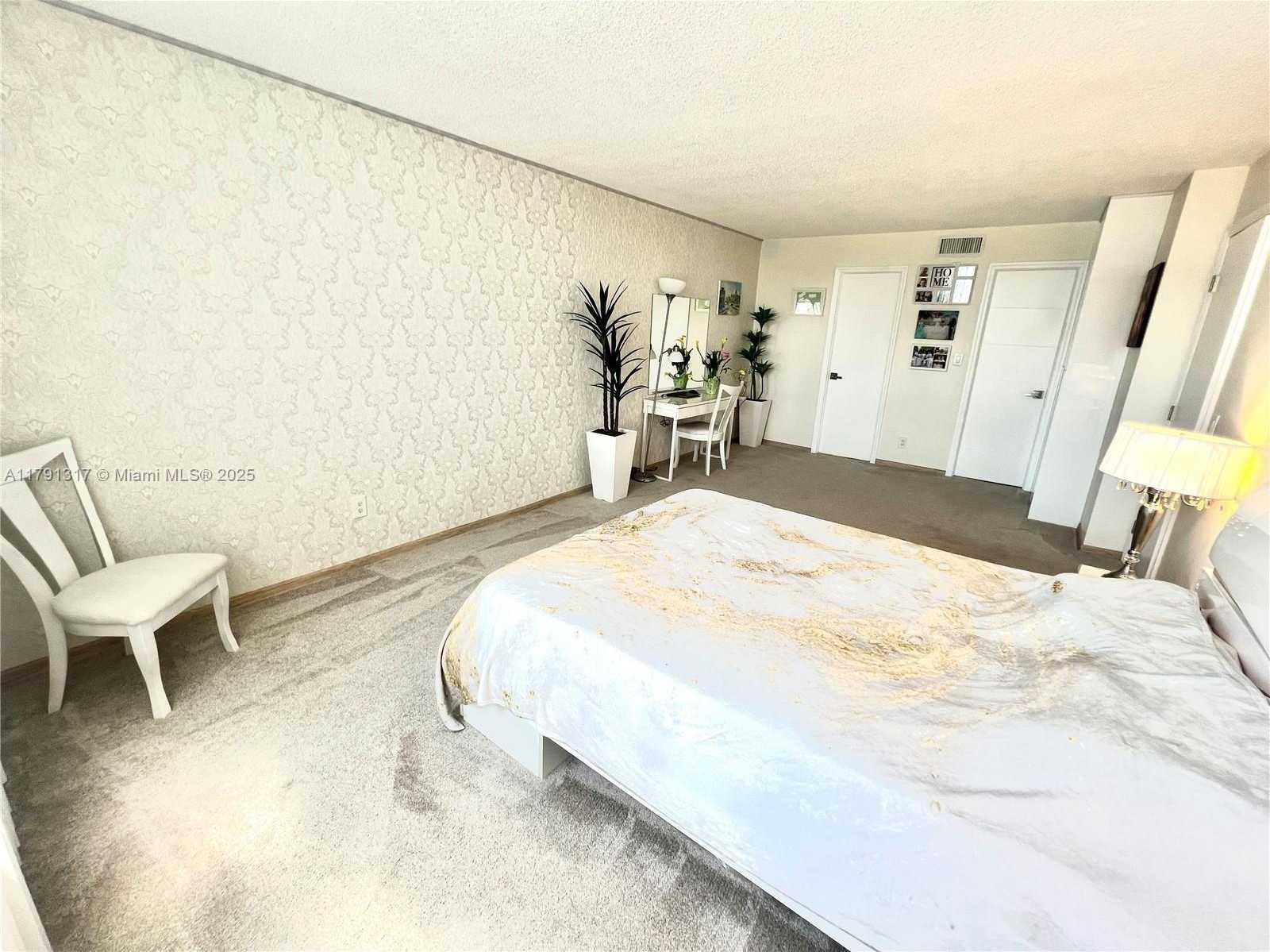 Small Image of 437 GOLDEN ISLES DR #14G, Hallandale Beach Number 8