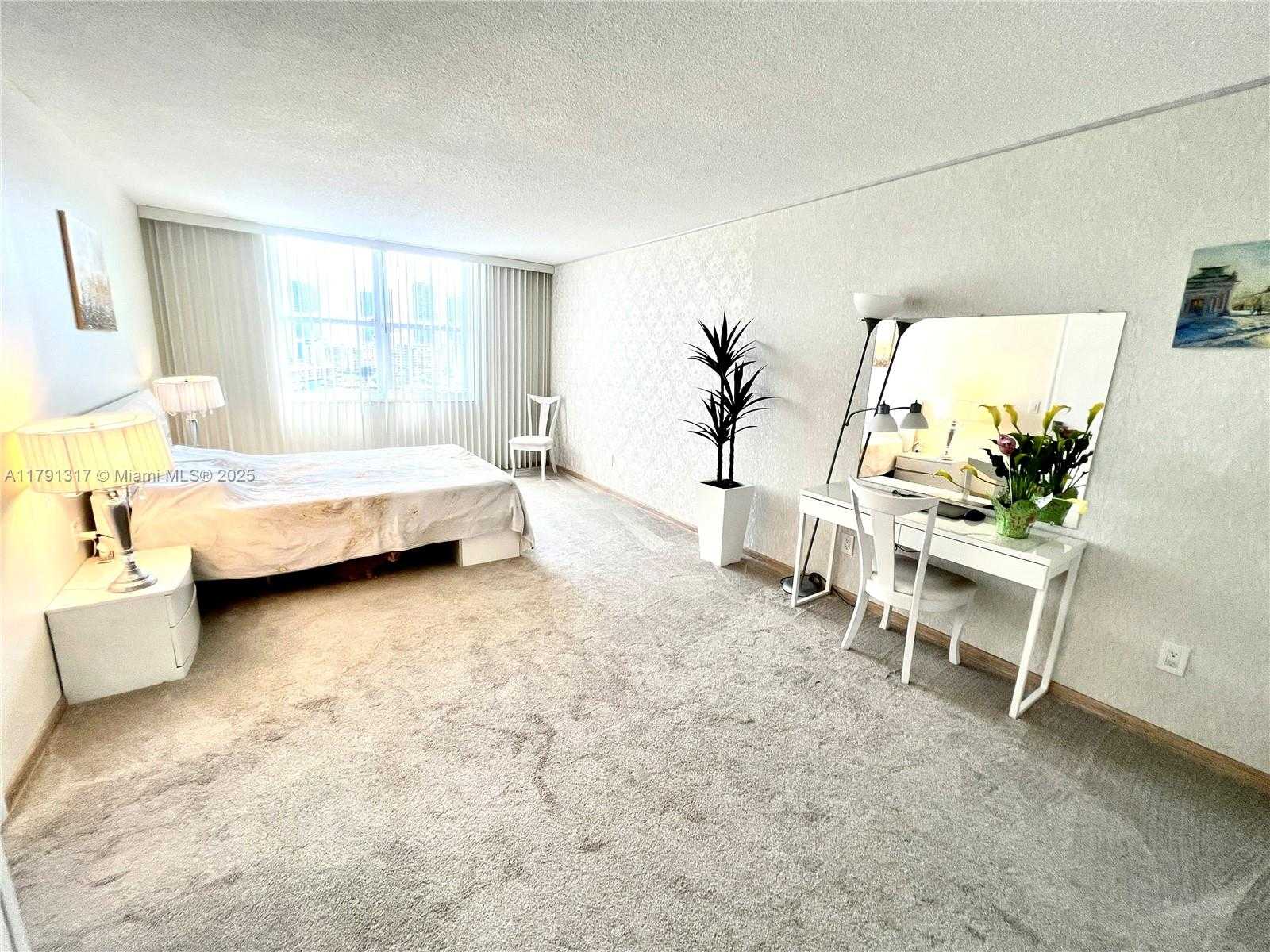 Small Image of 437 GOLDEN ISLES DR #14G, Hallandale Beach Number 9