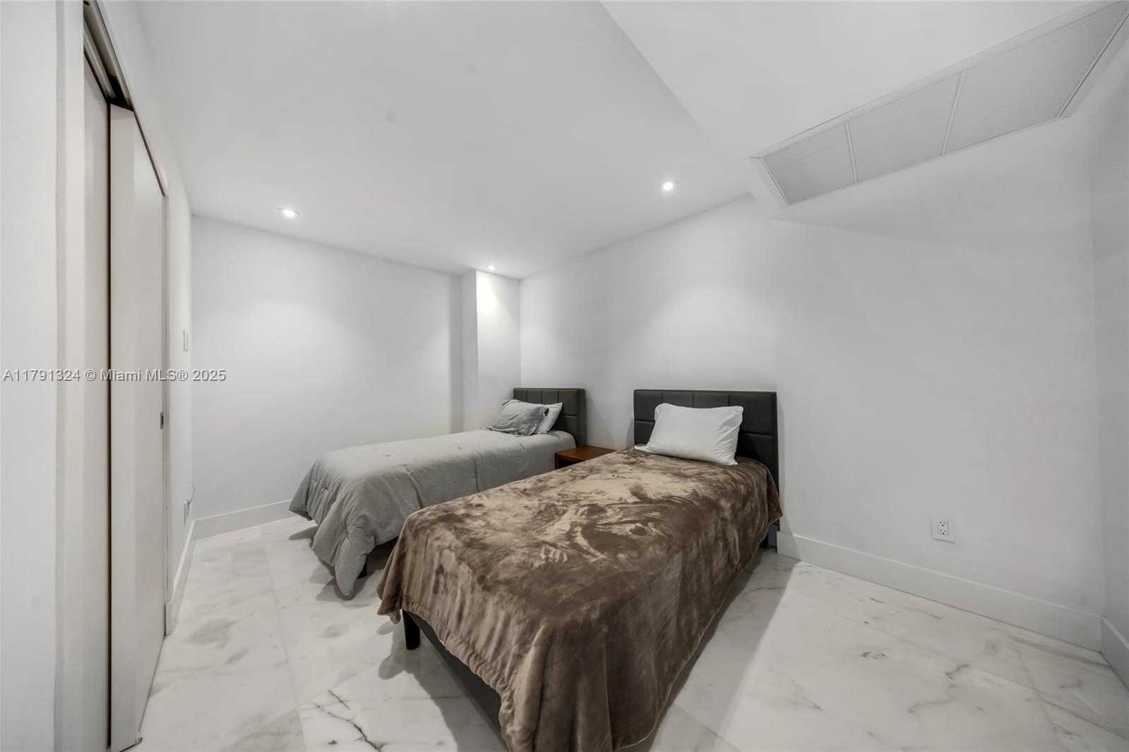 Small Image of 9801 COLLINS AVE #17R, Bal Harbour Number 17