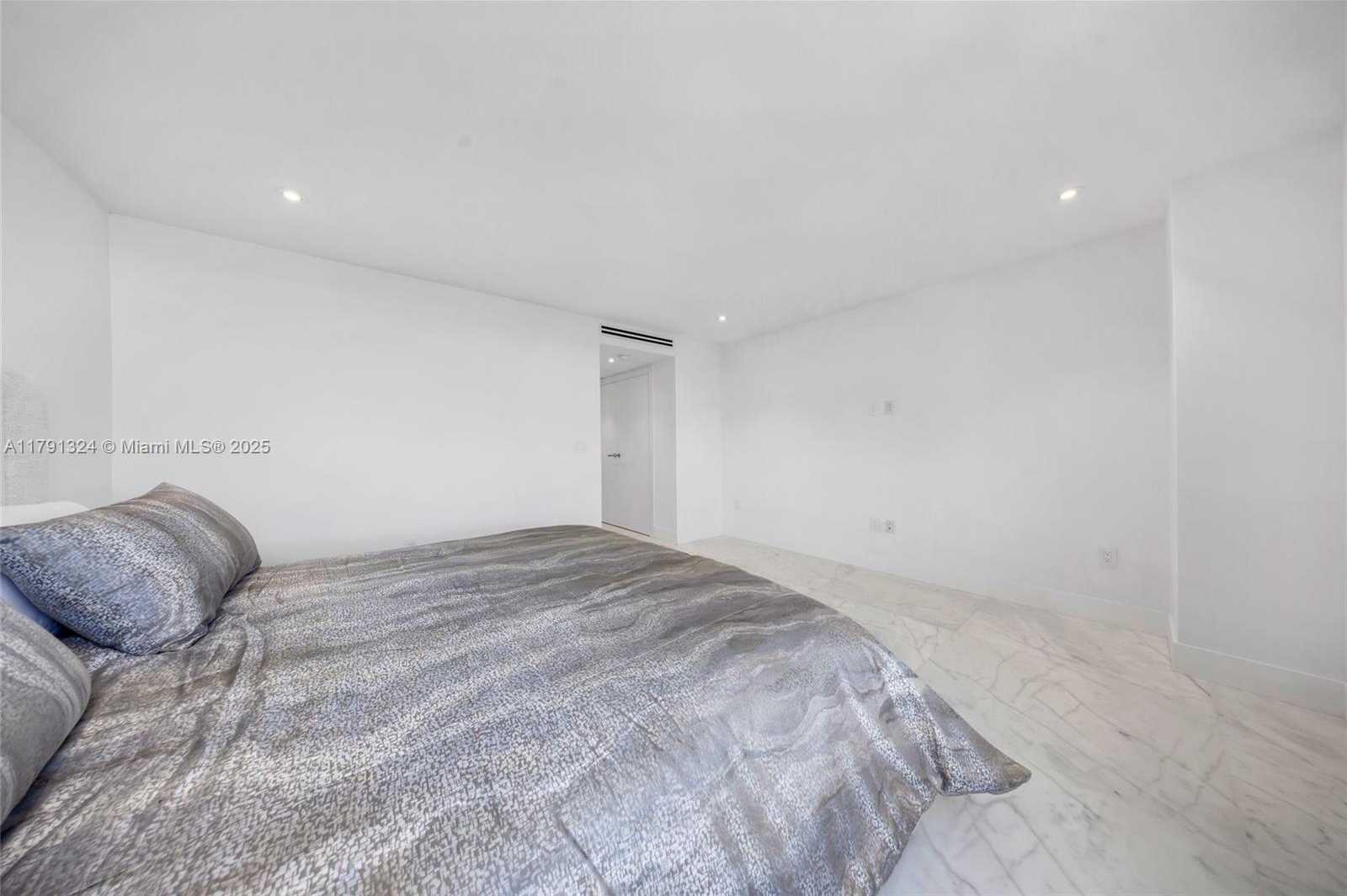 Small Image of 9801 COLLINS AVE #17R, Bal Harbour Number 23