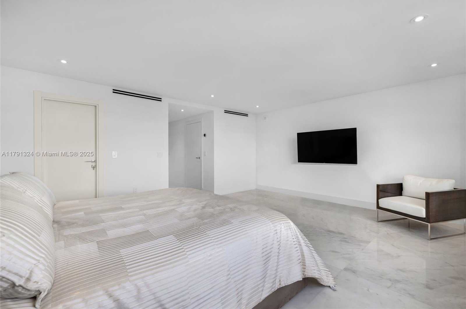 Small Image of 9801 COLLINS AVE #17R, Bal Harbour Number 31