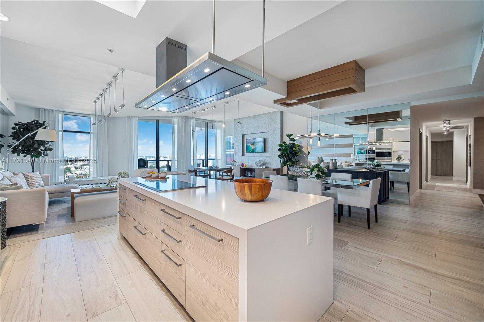 Small Image of 17301 BISCAYNE BLVD #PH6, North Miami Beach Number 17