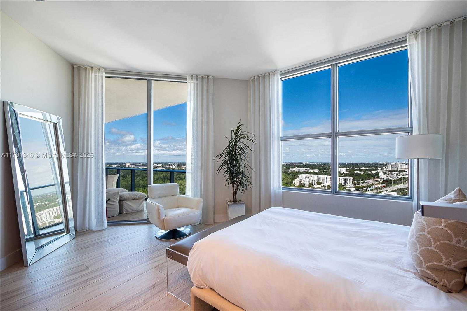 Small Image of 17301 BISCAYNE BLVD #PH6, North Miami Beach Number 31
