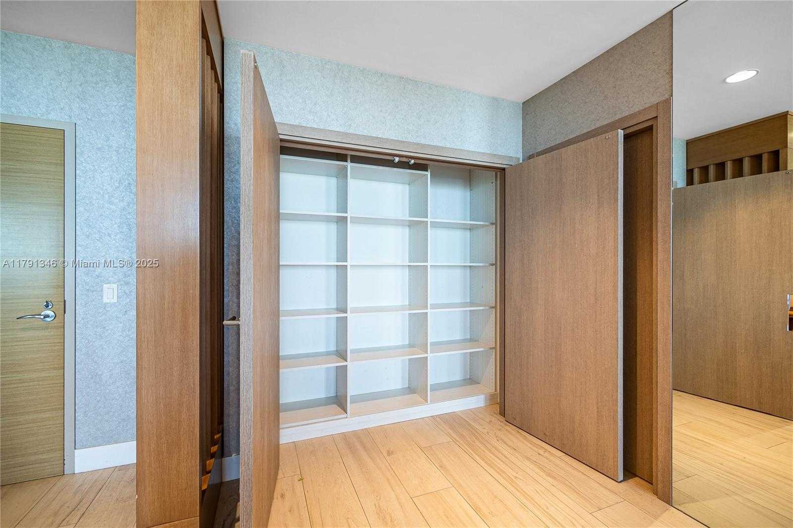 Small Image of 17301 BISCAYNE BLVD #PH6, North Miami Beach Number 51