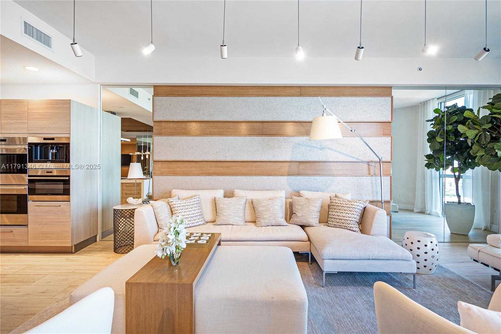 Small Image of 17301 BISCAYNE BLVD #PH6, North Miami Beach Number 6