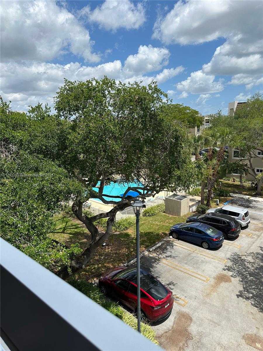 Small Image of 7740 CAMINO REAL #G-409, Miami Number 14