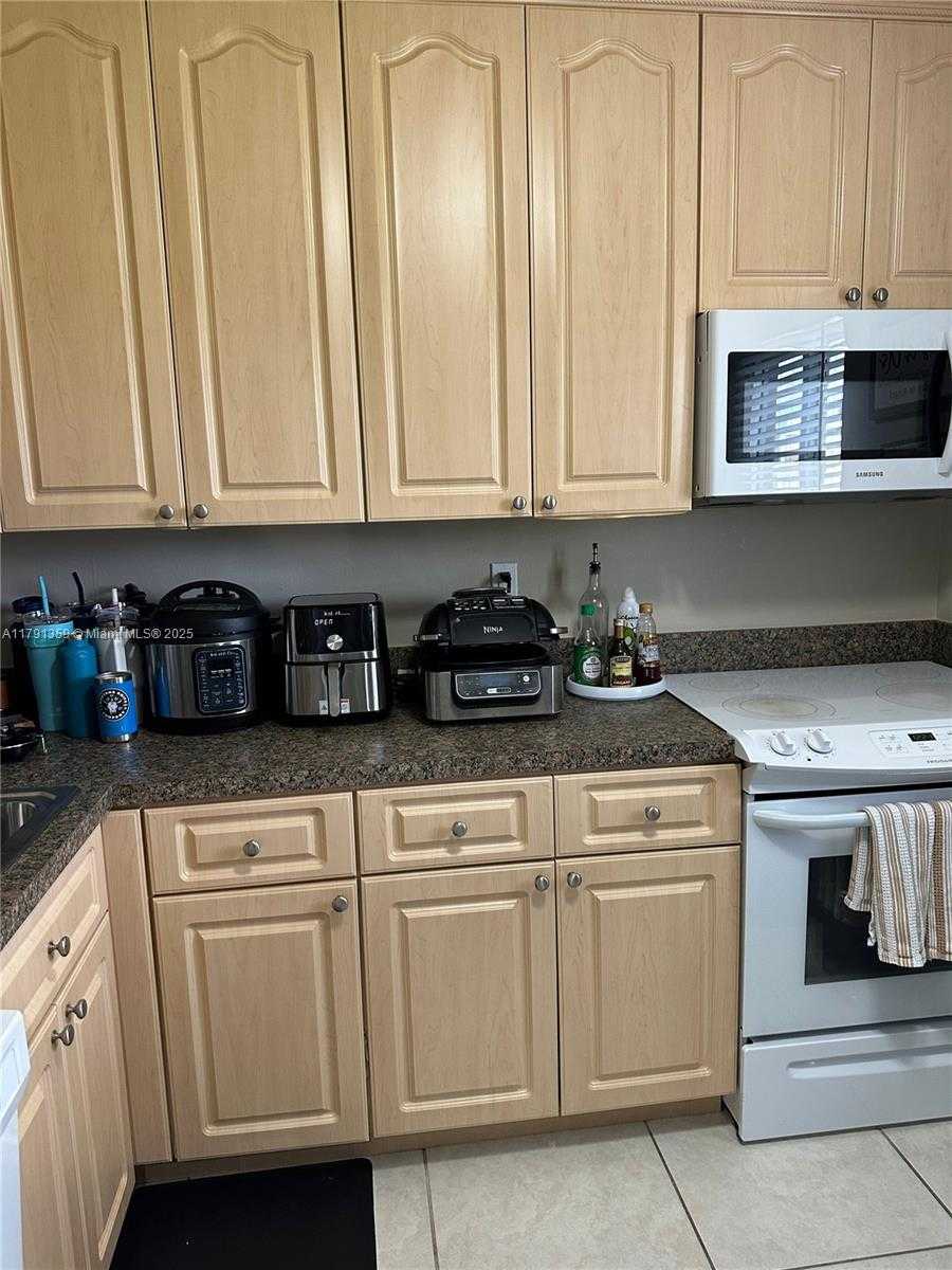 Small Image of 7740 CAMINO REAL #G-409, Miami Number 5