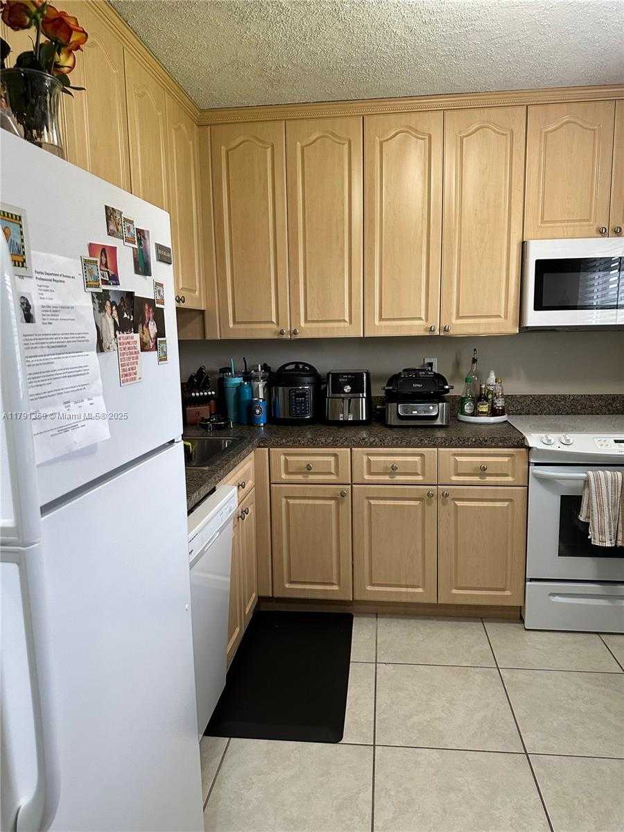 Small Image of 7740 CAMINO REAL #G-409, Miami Number 6