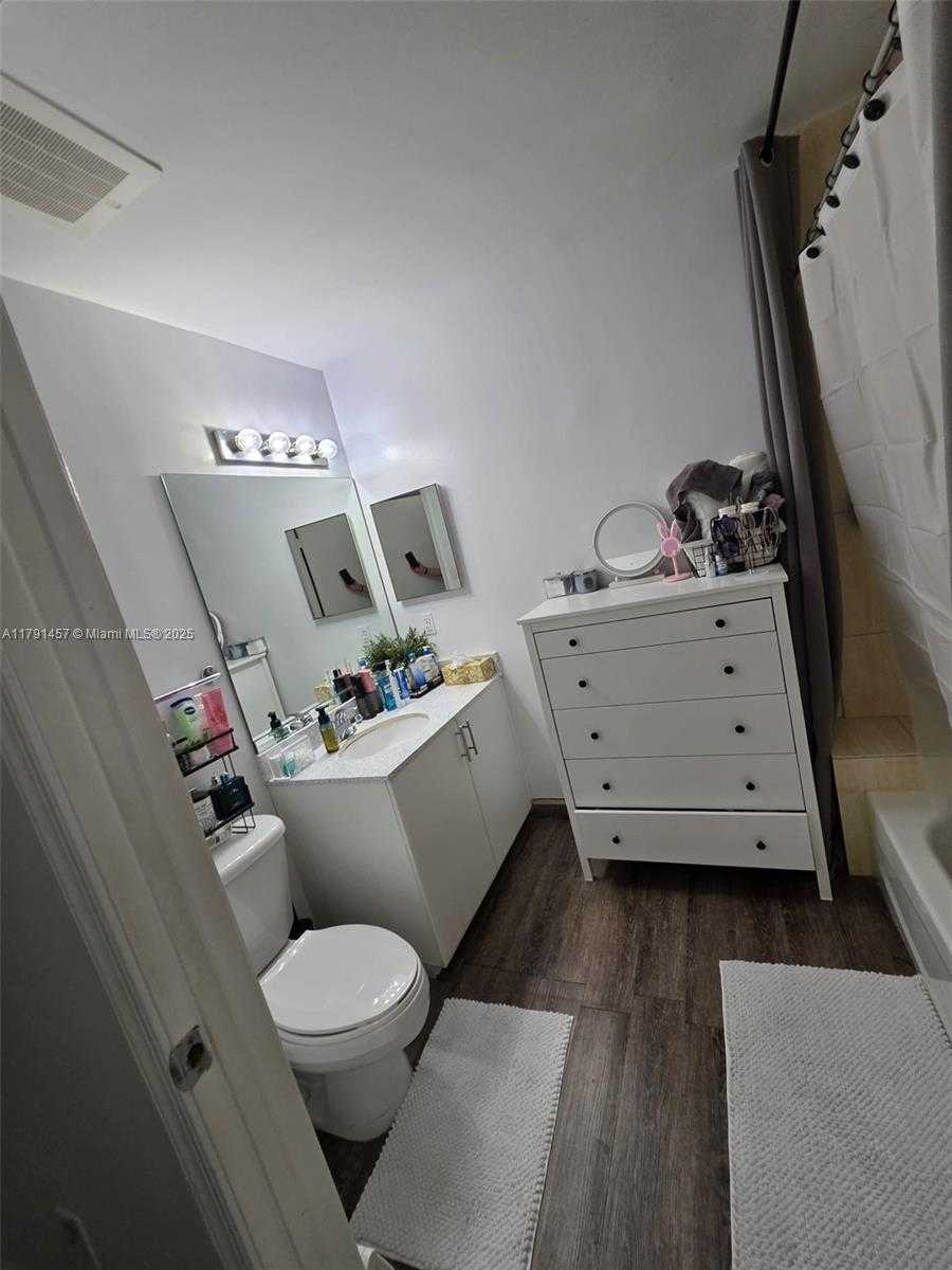 Small Image of 1750 NORTH BAYSHORE DR #1120, Miami Number 9