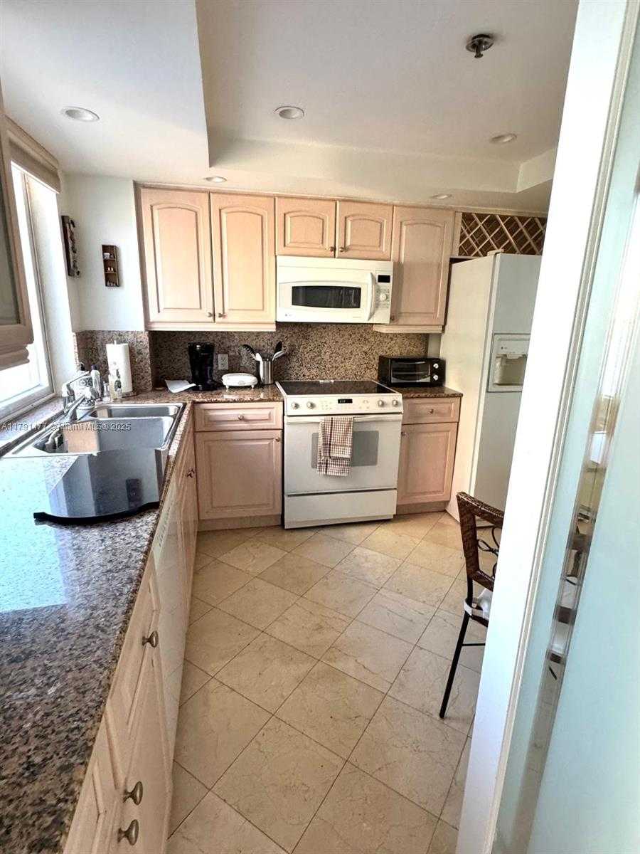 Small Image of 1627 BRICKELL AVE #2005, Miami Number 23