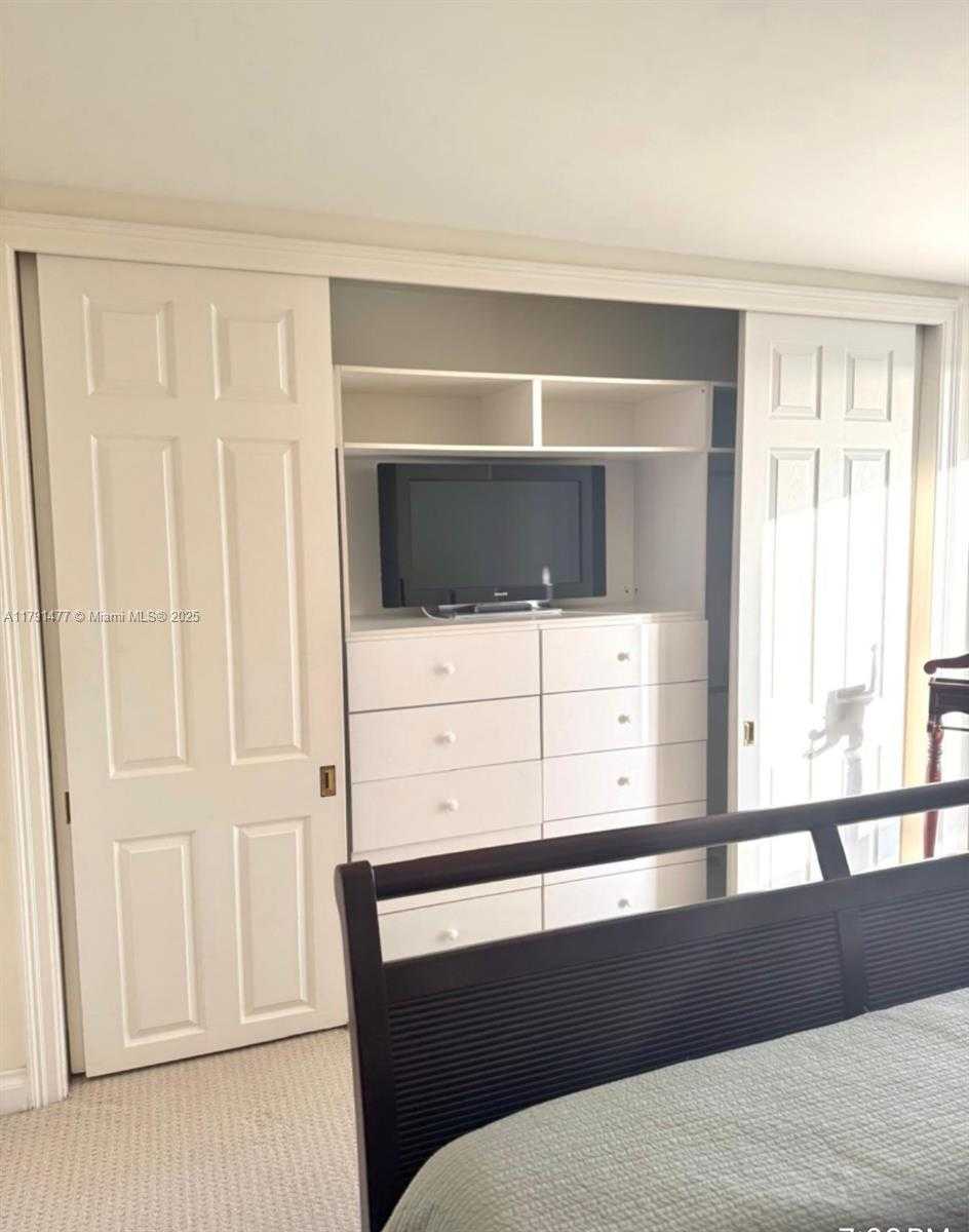 Small Image of 1627 BRICKELL AVE #2005, Miami Number 36