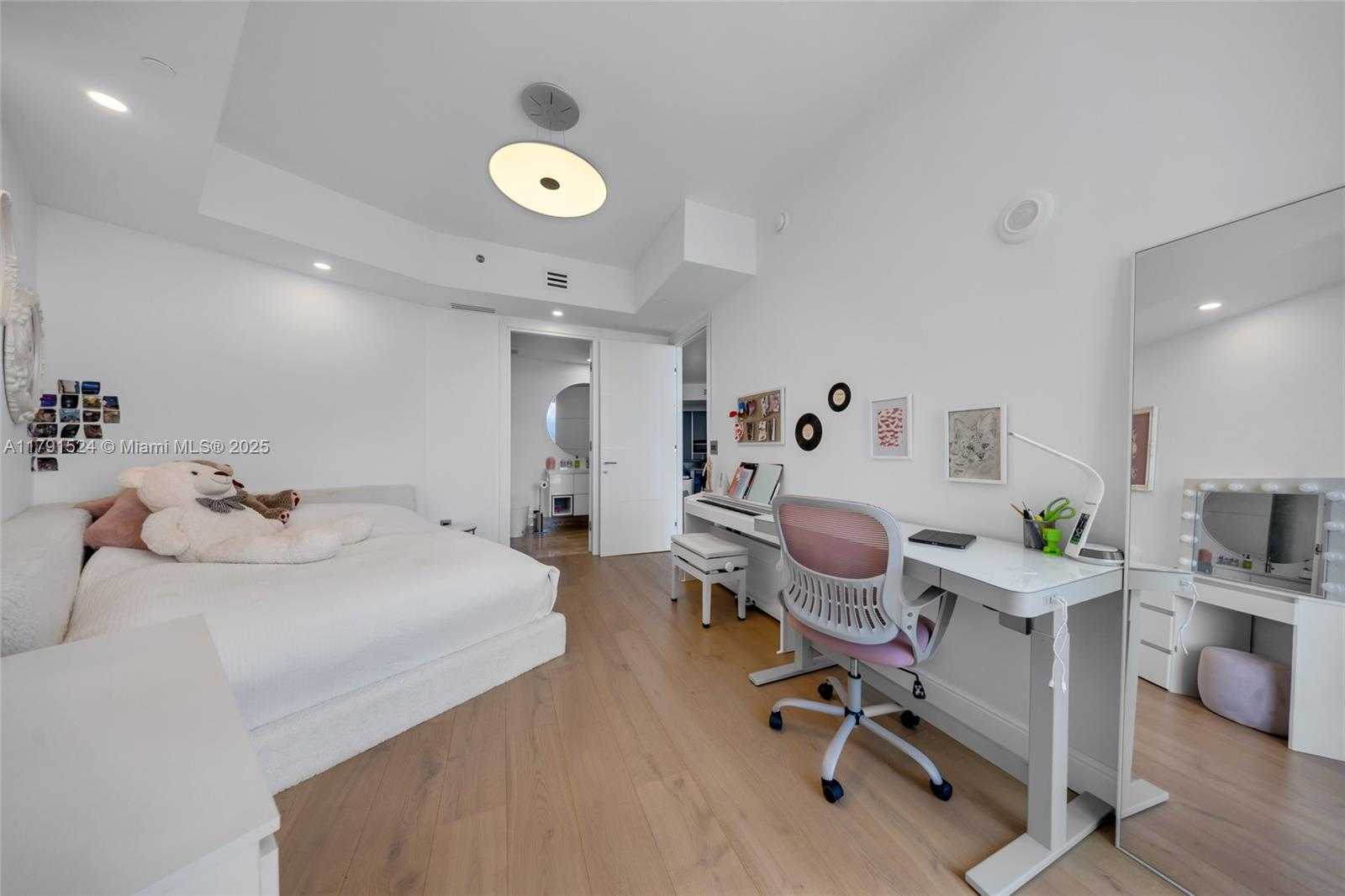 Small Image of 16001 COLLINS AVE #707, Sunny Isles Beach Number 13