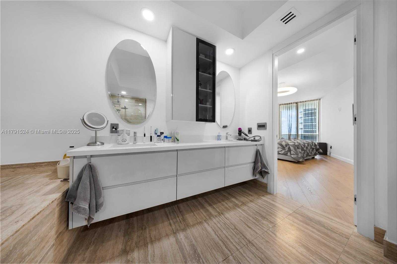 Small Image of 16001 COLLINS AVE #707, Sunny Isles Beach Number 23