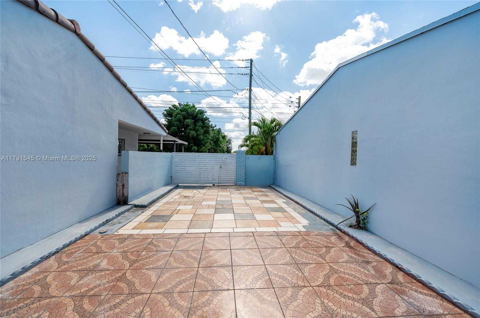 Small Image of 7000 WEST 15TH CT, Hialeah Number 4