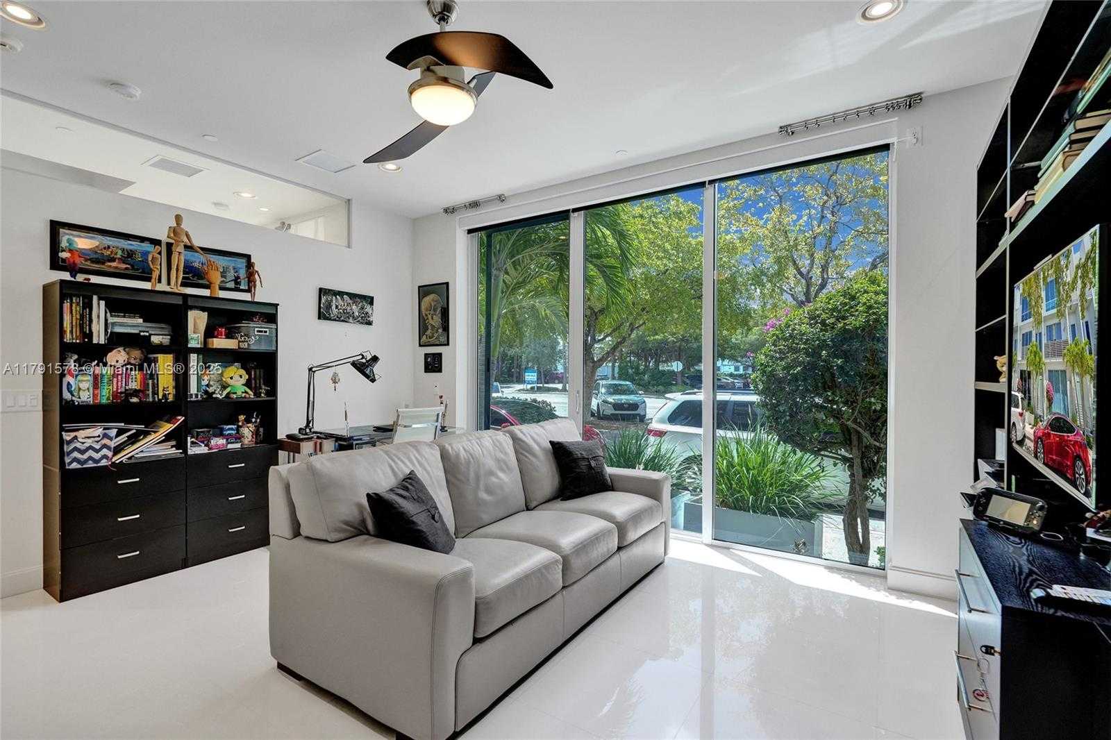Small Image of 2725 NORTH EAST 1ST ST, Pompano Beach Number 10
