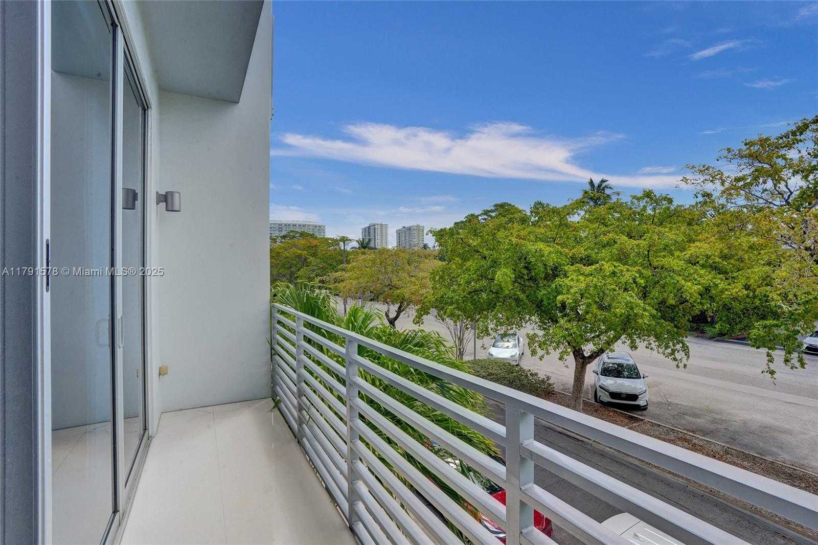 Small Image of 2725 NORTH EAST 1ST ST, Pompano Beach Number 27