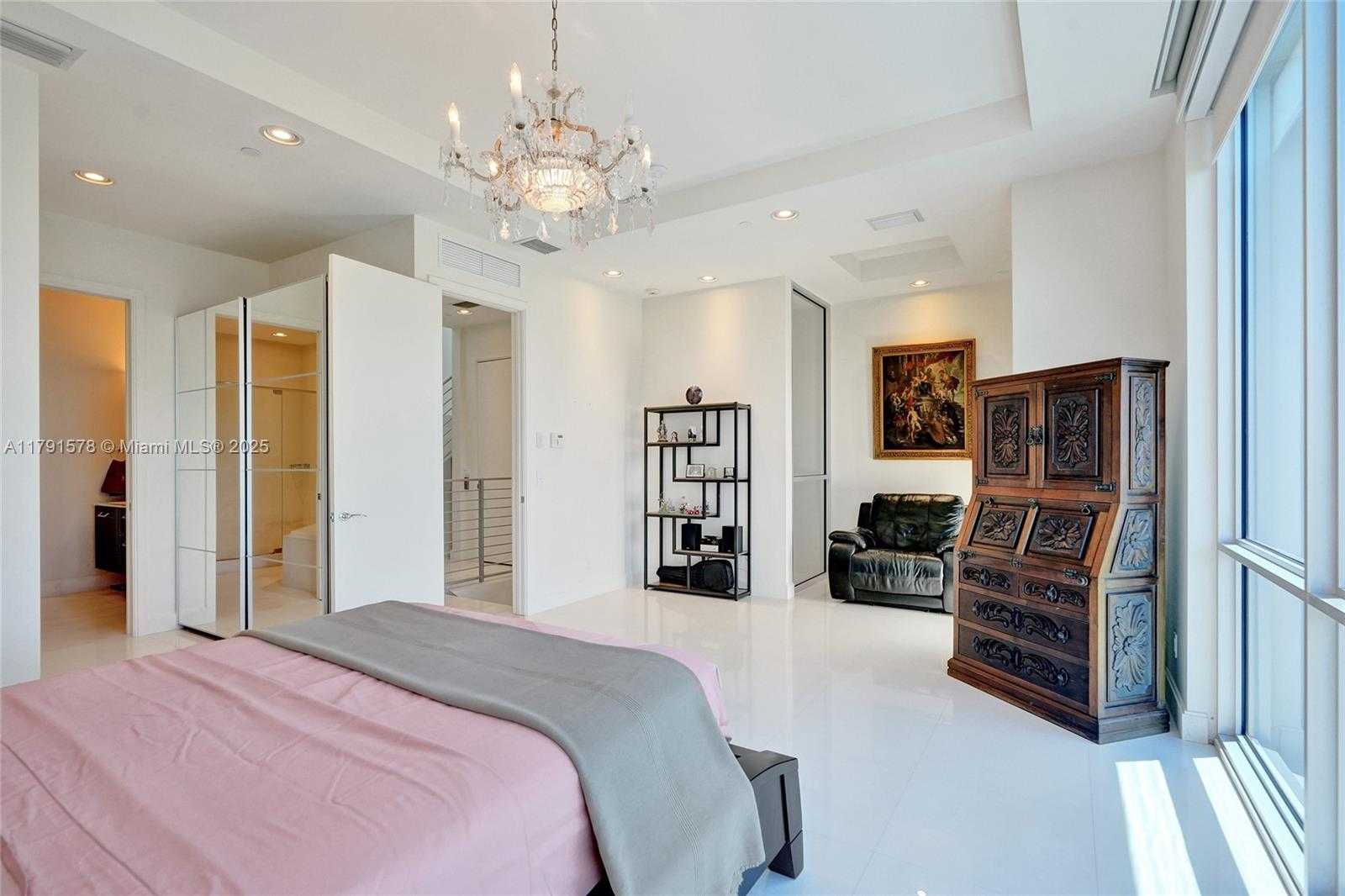 Small Image of 2725 NORTH EAST 1ST ST, Pompano Beach Number 33