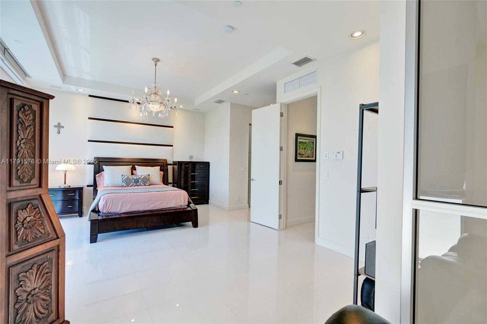 Small Image of 2725 NORTH EAST 1ST ST, Pompano Beach Number 34