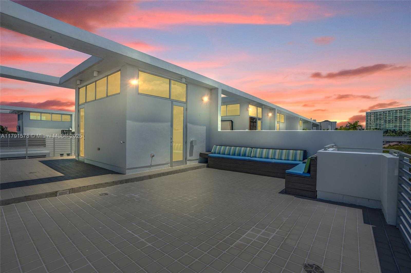 Small Image of 2725 NORTH EAST 1ST ST, Pompano Beach Number 43