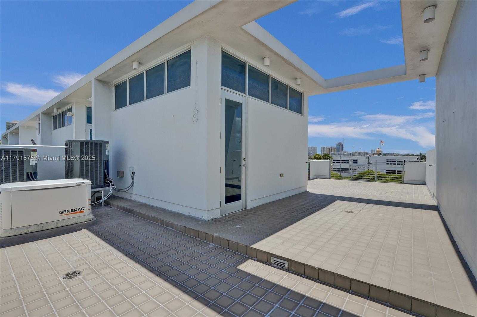 Small Image of 2725 NORTH EAST 1ST ST, Pompano Beach Number 46