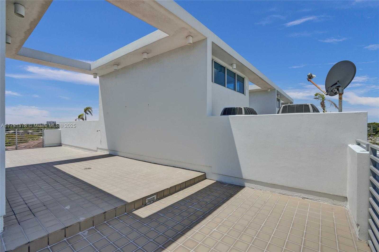 Small Image of 2725 NORTH EAST 1ST ST, Pompano Beach Number 47