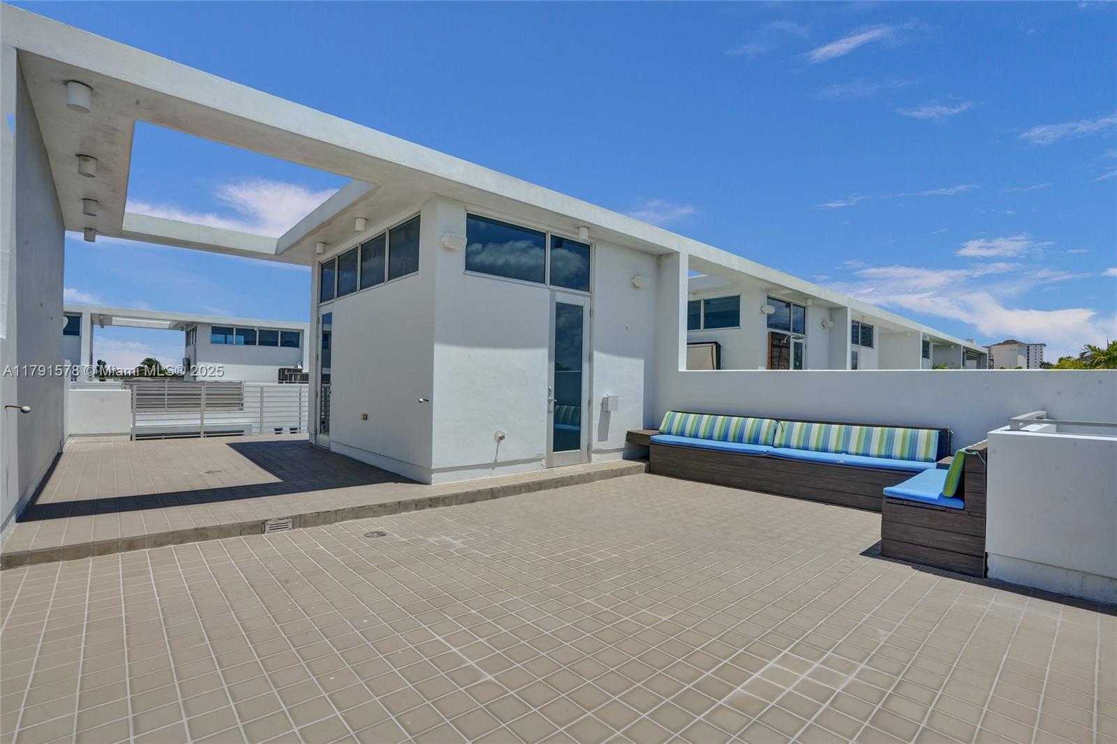 Small Image of 2725 NORTH EAST 1ST ST, Pompano Beach Number 48