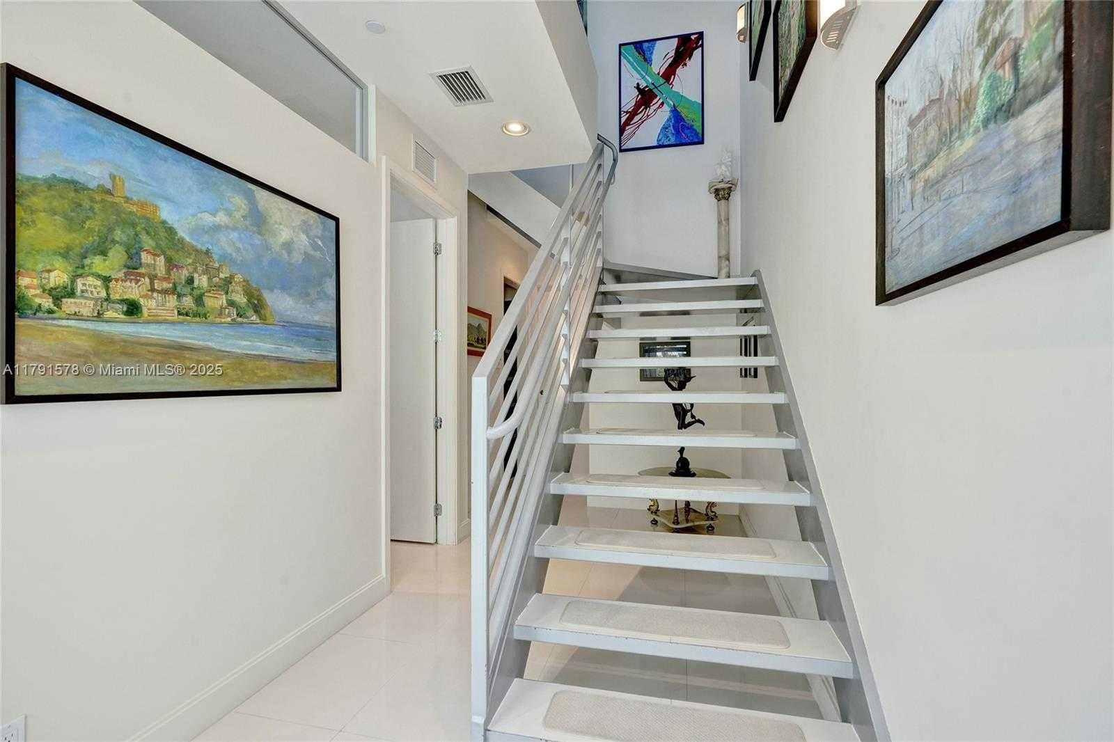 Small Image of 2725 NORTH EAST 1ST ST, Pompano Beach Number 7