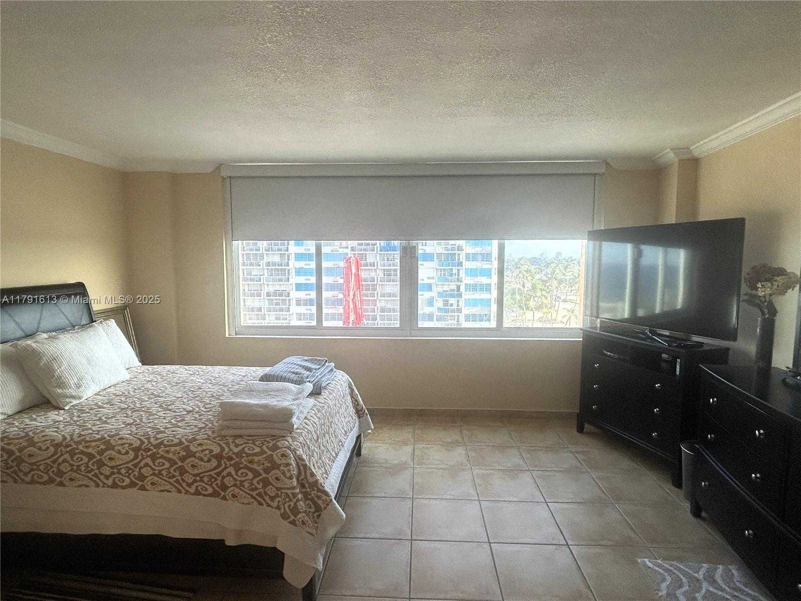 Small Image of 5401 COLLINS AVE #434, Miami Beach Number 12