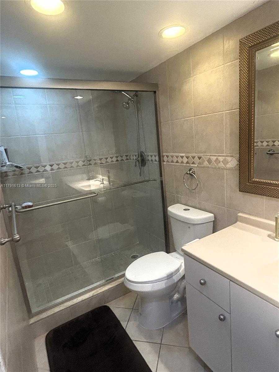 Small Image of 5401 COLLINS AVE #434, Miami Beach Number 16