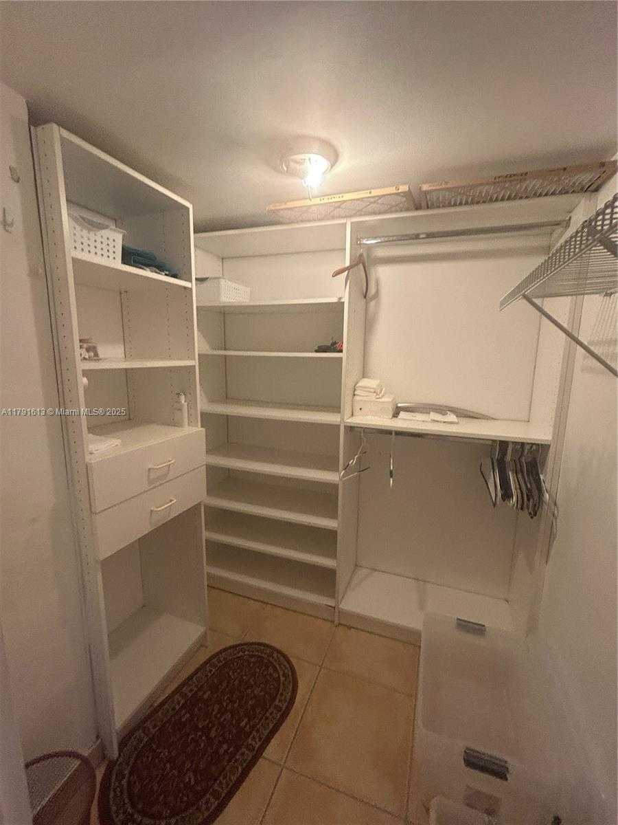 Small Image of 5401 COLLINS AVE #434, Miami Beach Number 17