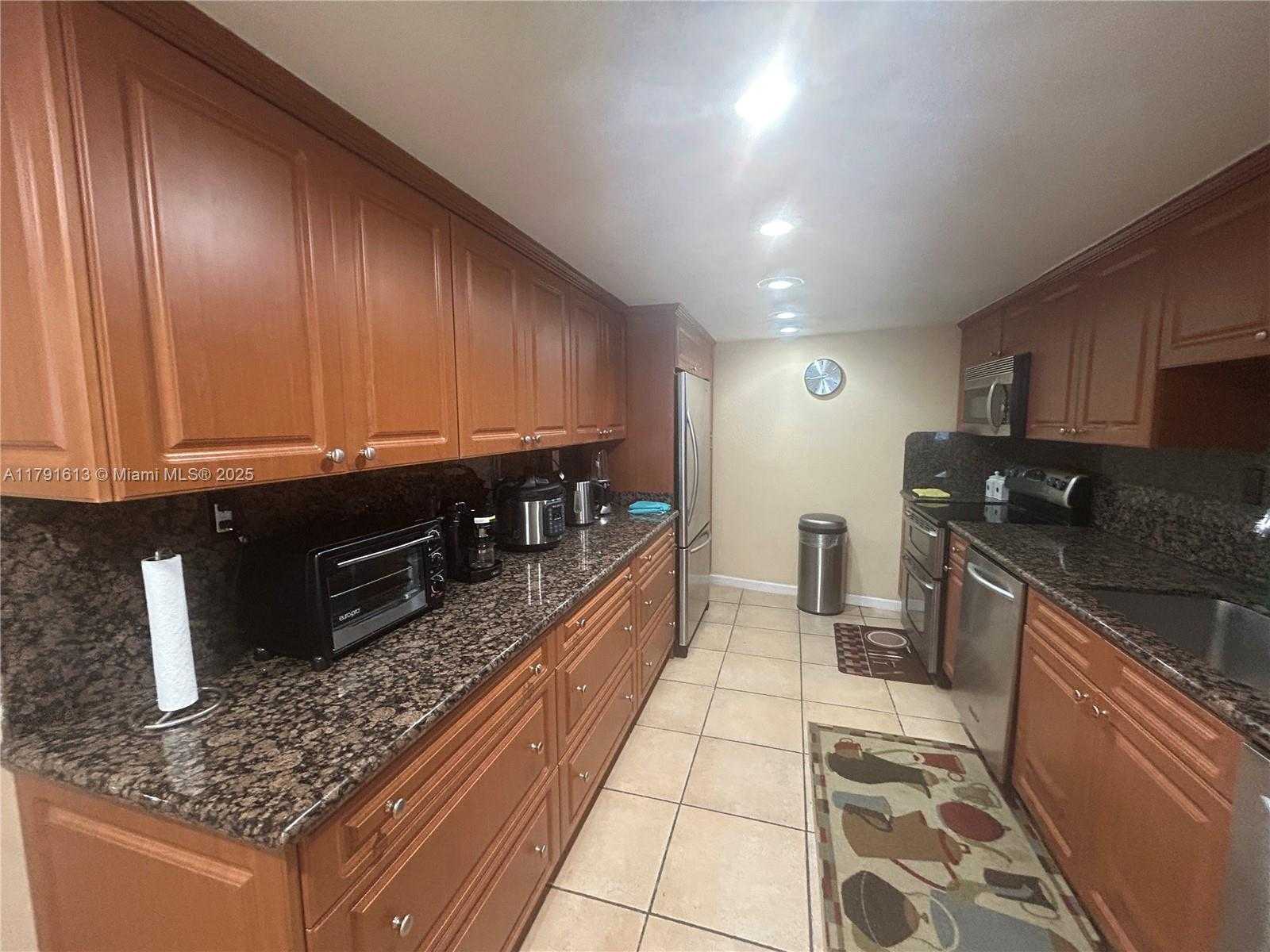 Small Image of 5401 COLLINS AVE #434, Miami Beach Number 2