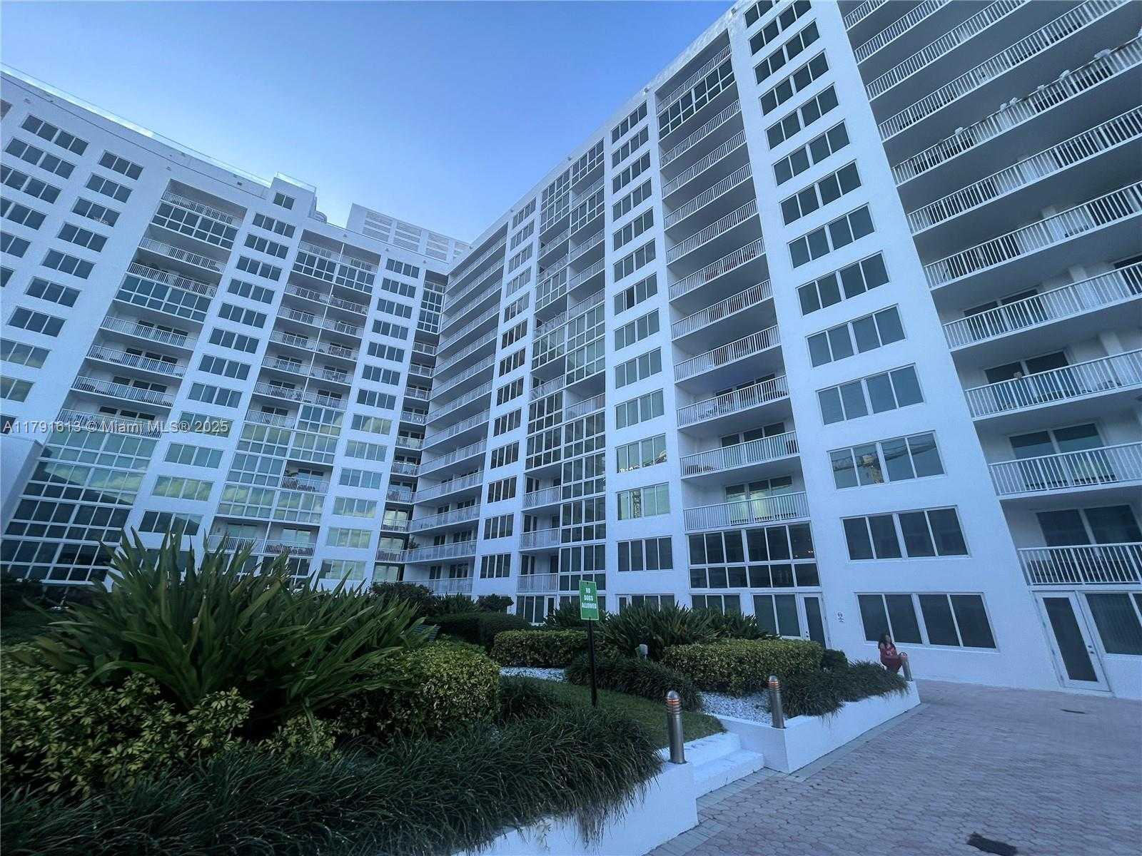 Small Image of 5401 COLLINS AVE #434, Miami Beach Number 24
