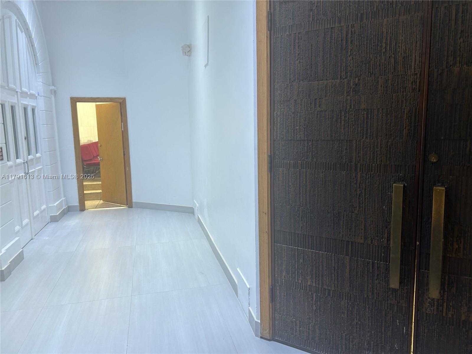 Small Image of 5401 COLLINS AVE #434, Miami Beach Number 27