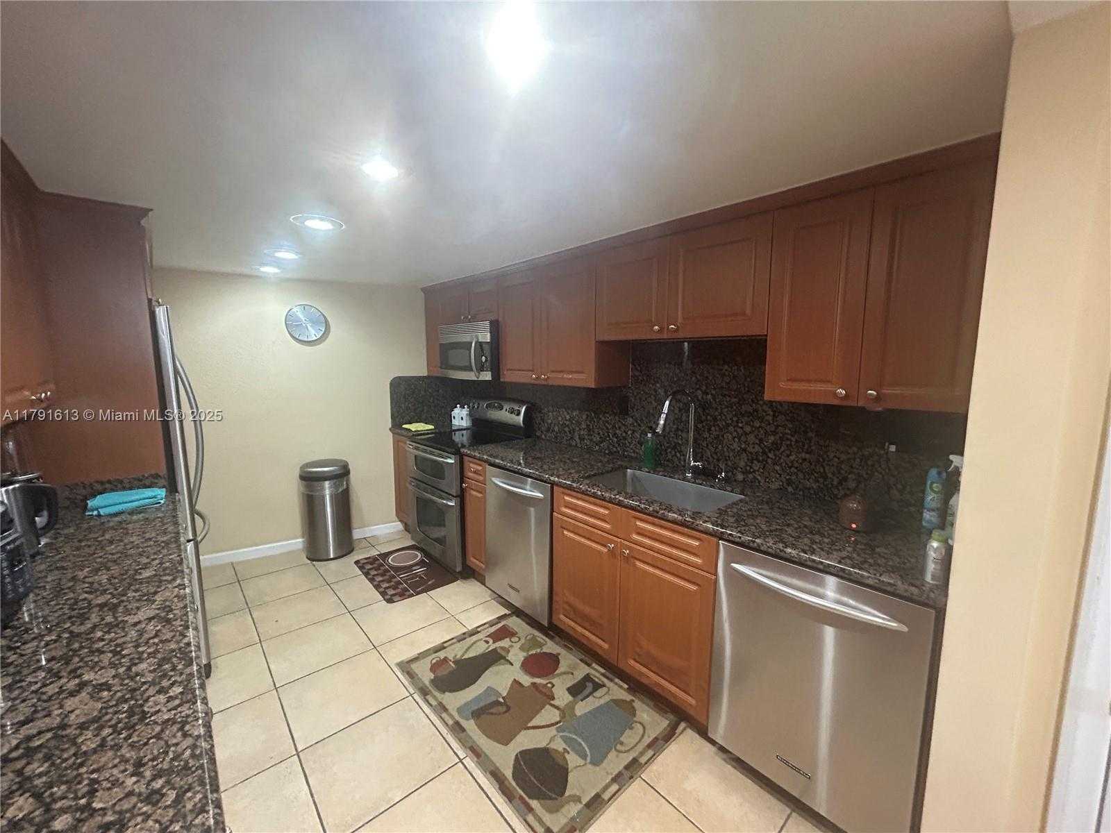 Small Image of 5401 COLLINS AVE #434, Miami Beach Number 5