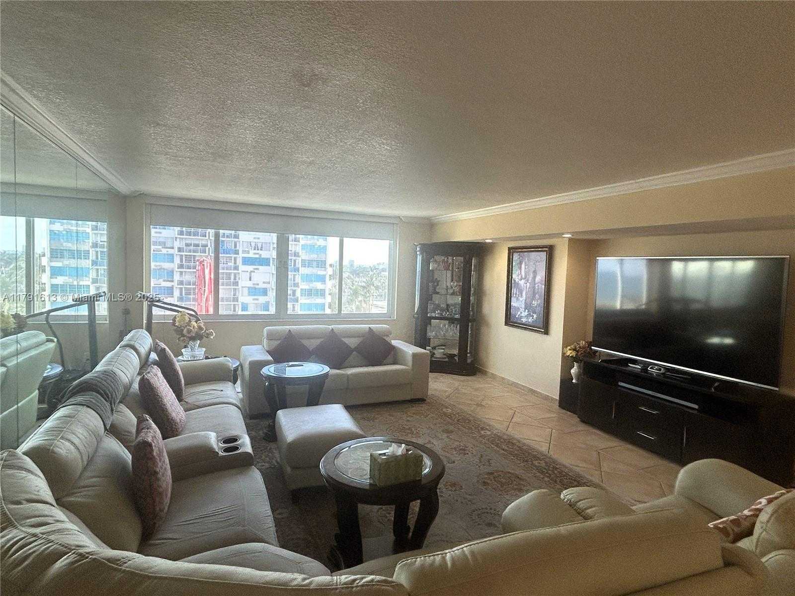 Small Image of 5401 COLLINS AVE #434, Miami Beach Number 6