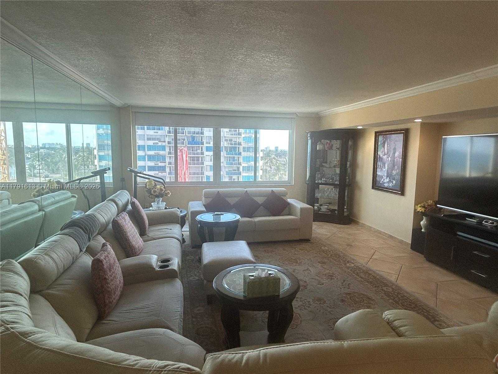 Small Image of 5401 COLLINS AVE #434, Miami Beach Number 7