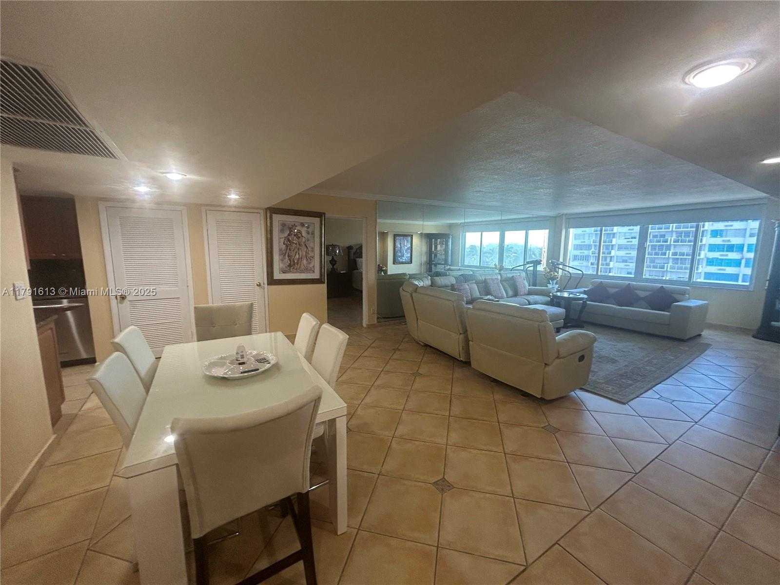 Small Image of 5401 COLLINS AVE #434, Miami Beach Number 8