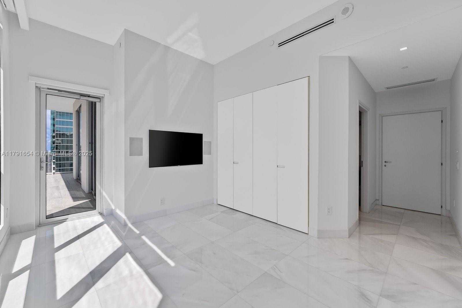 Small Image of 300 SOUTH BISCAYNE BLVD #PH-3902, Miami Number 13