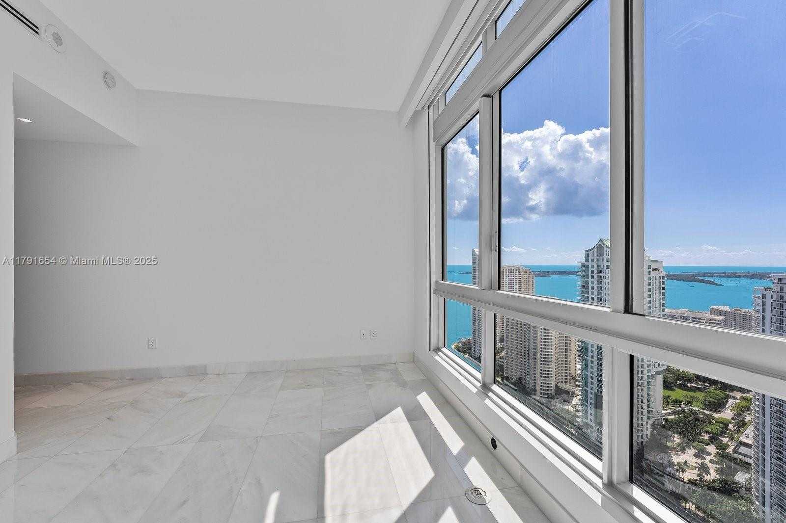 Small Image of 300 SOUTH BISCAYNE BLVD #PH-3902, Miami Number 15
